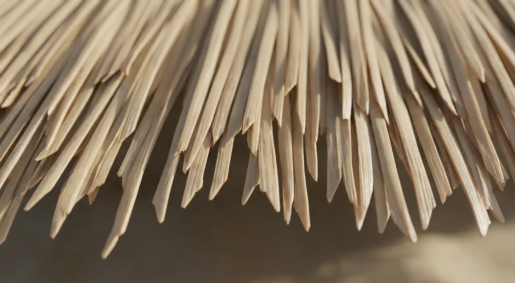 Detailed view of the pointed tips at the bottom of the synthetic thin straw thatch roofing material.
